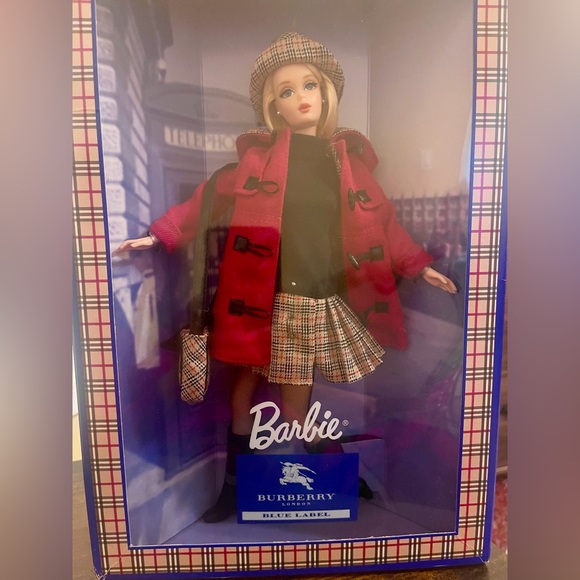 Very Rare! NRFB Burberry London Blue Label Barbie Doll - Picture 2 of 15